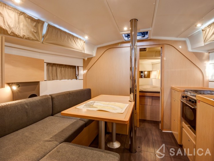 Oceanis 38 - Yacht Charter Sailica