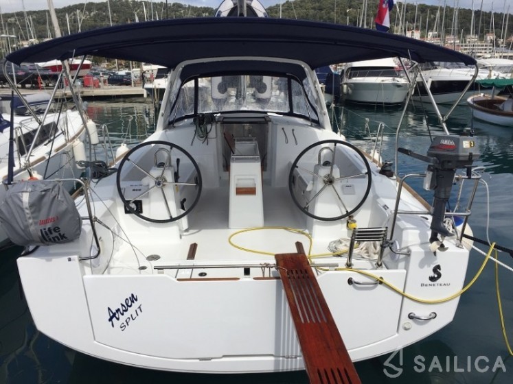 Oceanis 38 - Yacht Charter Sailica