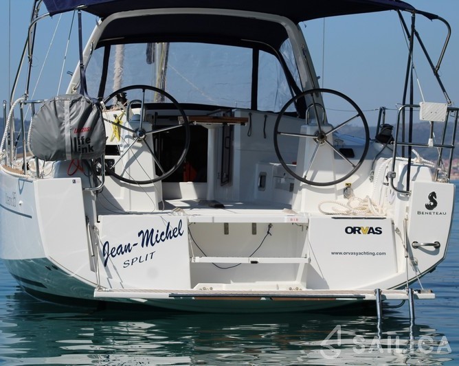 Oceanis 35 - Yacht Charter Sailica