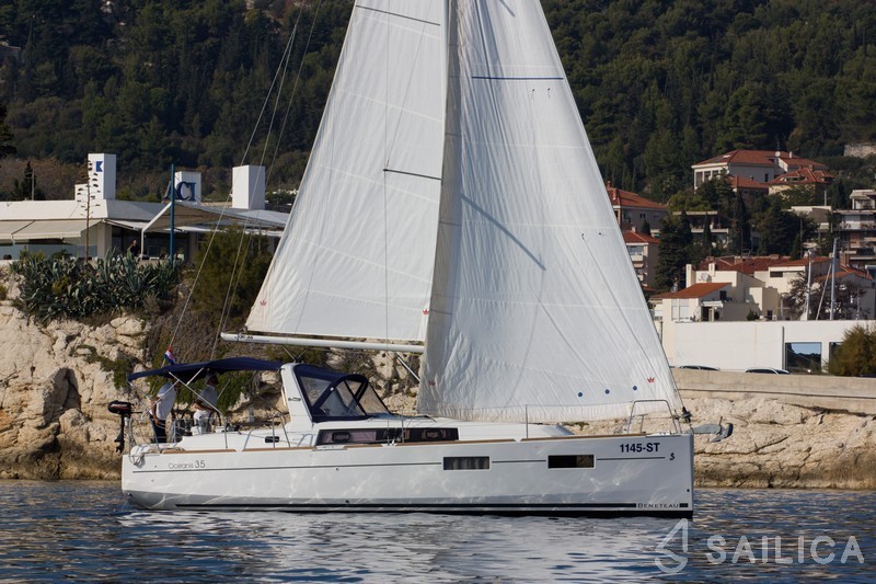 Oceanis 35 - Yacht Charter Sailica