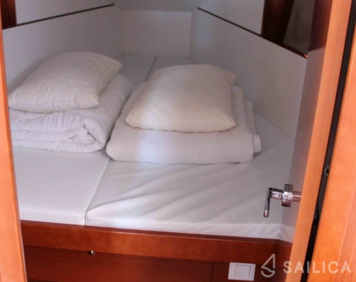 Oceanis 35 - Yacht Charter Sailica