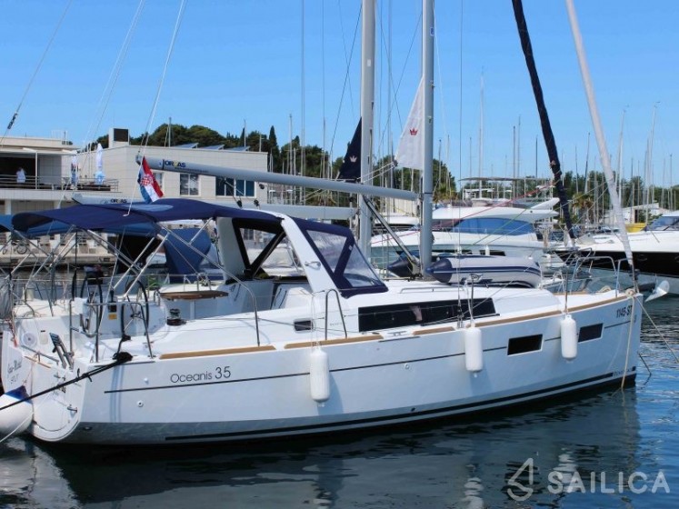 Oceanis 35 - Yacht Charter Sailica