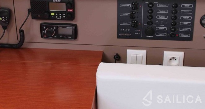 Oceanis 35 - Yacht Charter Sailica