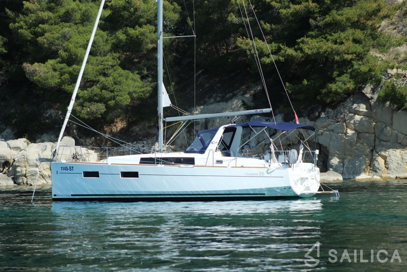 Oceanis 35 - Yacht Charter Sailica
