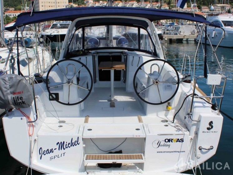Oceanis 35 - Yacht Charter Sailica
