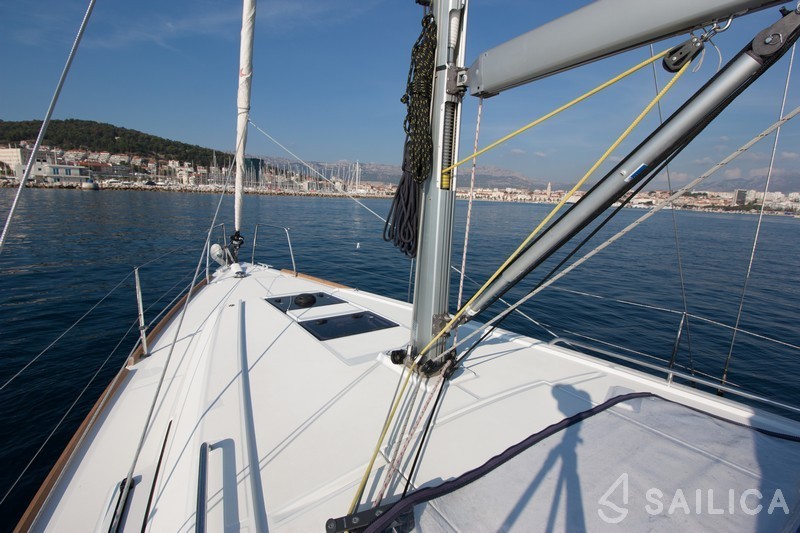 Oceanis 35 - Yacht Charter Sailica