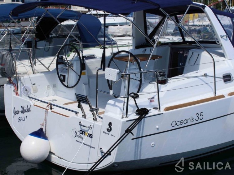 Oceanis 35 - Yacht Charter Sailica