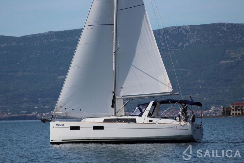 Oceanis 35 - Yacht Charter Sailica