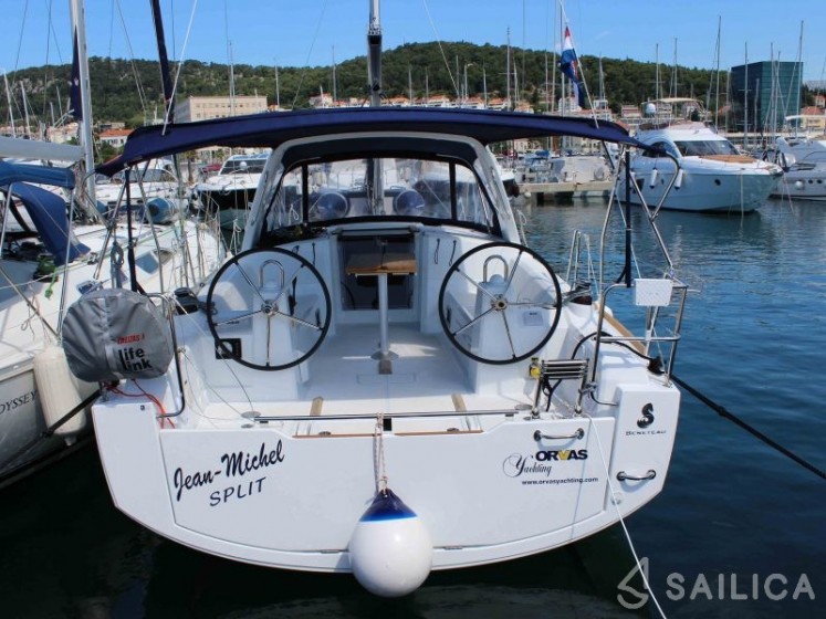 Oceanis 35 - Yacht Charter Sailica