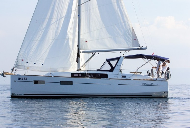 Oceanis 35 - Yacht Charter Sailica