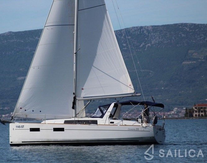 Oceanis 35 - Yacht Charter Sailica