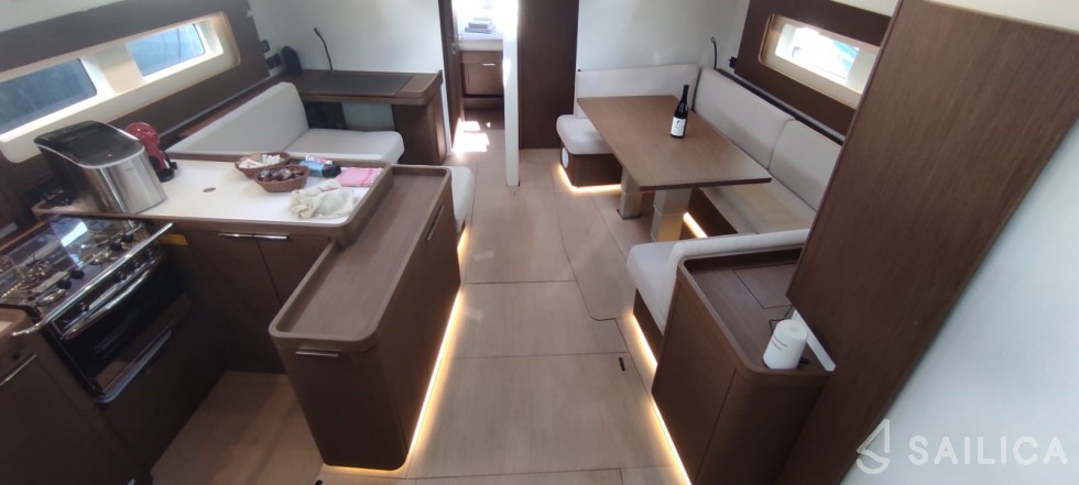 Oceanis 54 - Yacht Charter Sailica