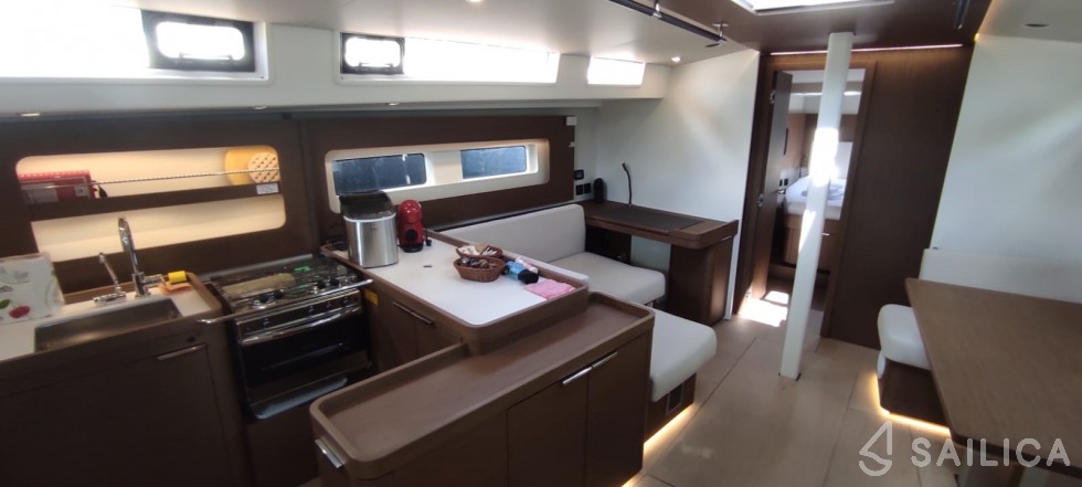 Oceanis 54 - Yacht Charter Sailica