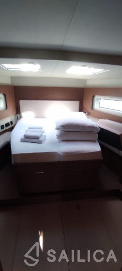 Oceanis 54 - Yacht Charter Sailica