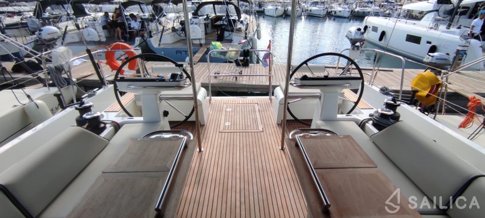 Oceanis 54 - Yacht Charter Sailica