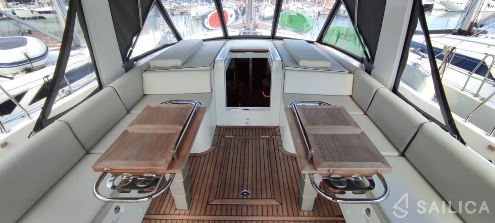 Oceanis 54 - Yacht Charter Sailica