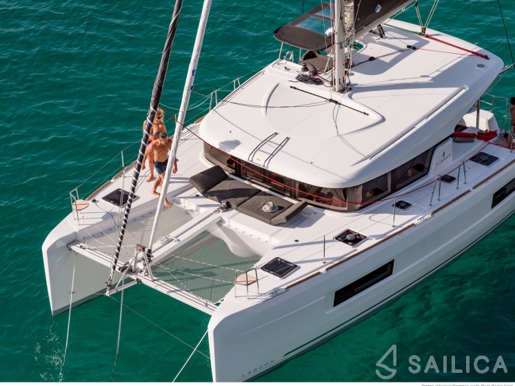 Lagoon 40 - Yacht Charter Sailica