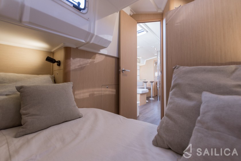 Oceanis 38.1 - Yacht Charter Sailica