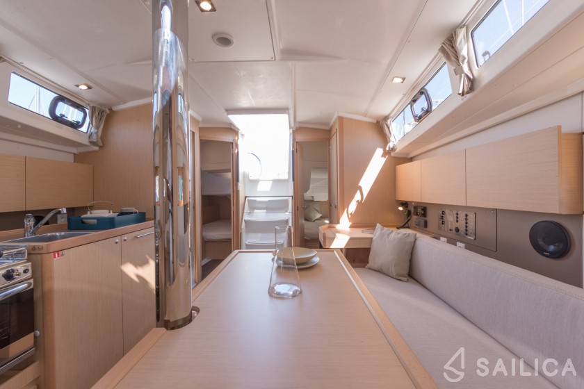 Oceanis 38.1 - Yacht Charter Sailica