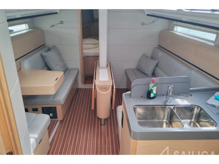 Dehler 38 SQ - Yacht Charter Sailica