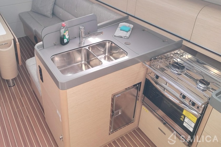 Dehler 38 SQ - Yacht Charter Sailica