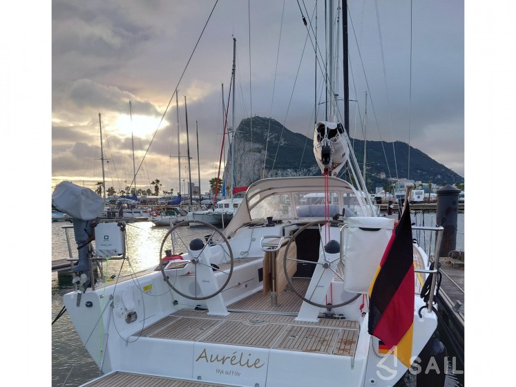 Dehler 38 SQ - Yacht Charter Sailica