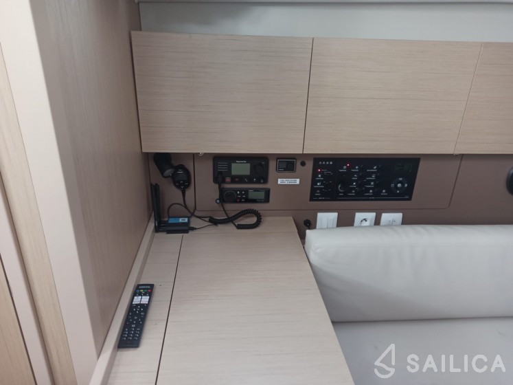 Oceanis 38.1 - Yacht Charter Sailica