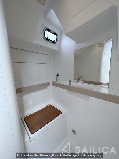 Oceanis 38.1 - Yacht Charter Sailica