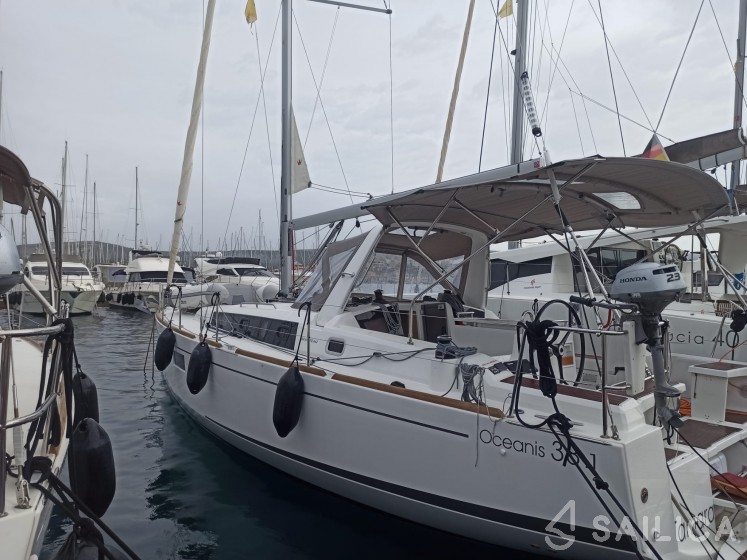 Oceanis 38.1 - Yacht Charter Sailica