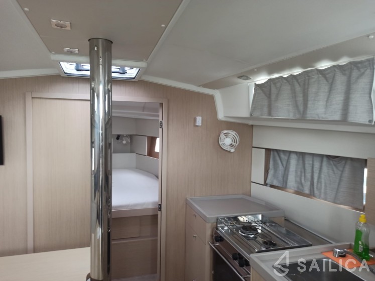 Oceanis 38.1 - Yacht Charter Sailica