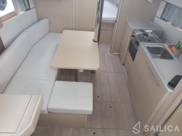 Oceanis 38.1 - Yacht Charter Sailica