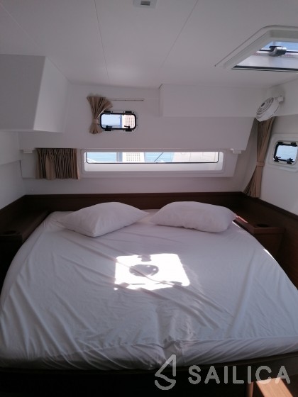 Lagoon 42 - Yacht Charter Sailica