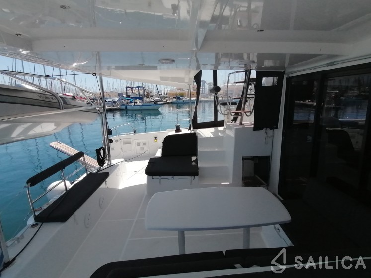 Lagoon 42 - Yacht Charter Sailica