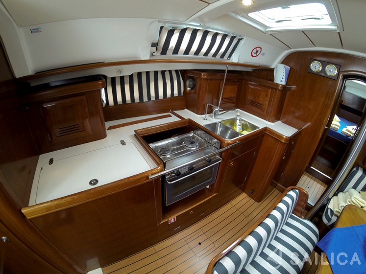 Oceanis 41.1 - Yacht Charter Sailica