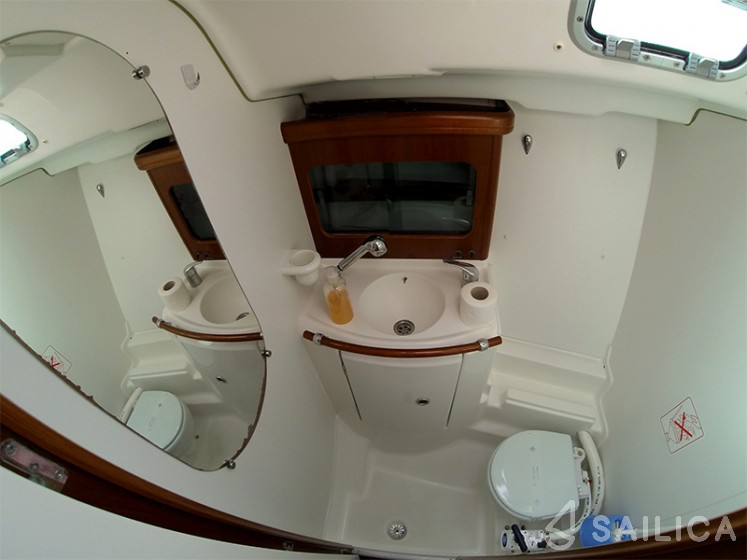 Oceanis 41.1 - Yacht Charter Sailica