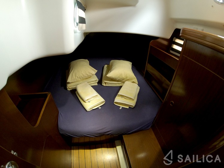 Oceanis 41.1 - Yacht Charter Sailica