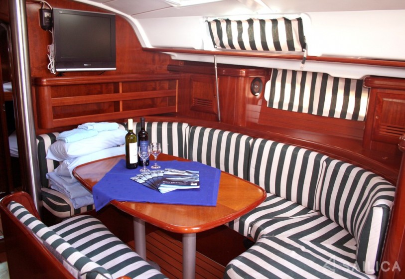 Oceanis 41.1 - Yacht Charter Sailica