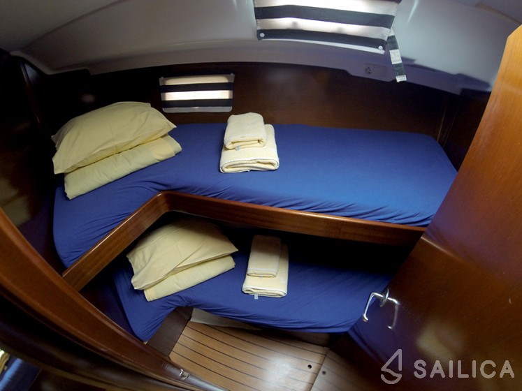 Oceanis 41.1 - Yacht Charter Sailica