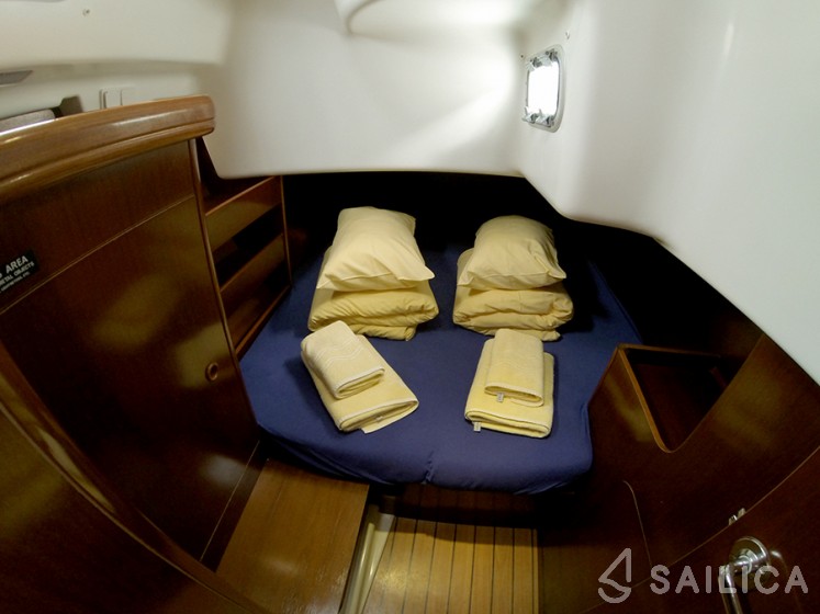 Oceanis 41.1 - Yacht Charter Sailica