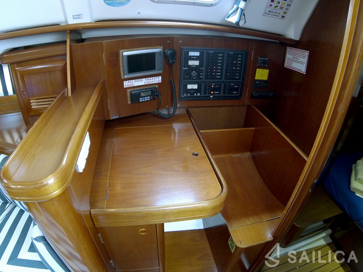 Oceanis 41.1 - Yacht Charter Sailica