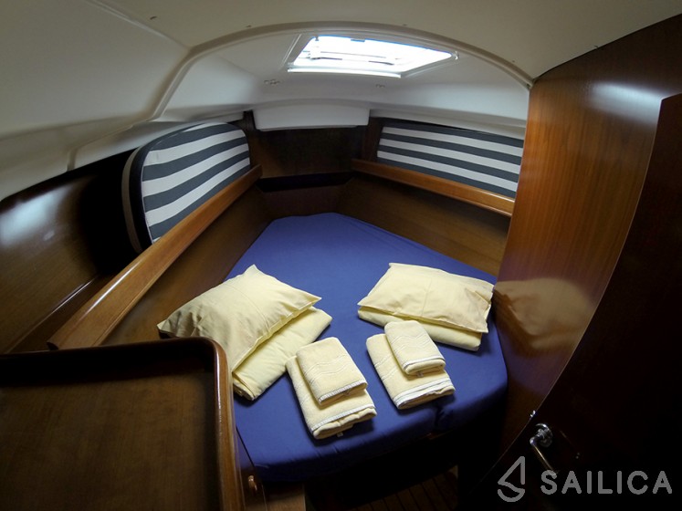 Oceanis 41.1 - Yacht Charter Sailica