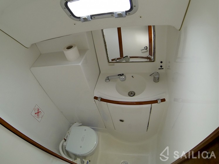 Oceanis 41.1 - Yacht Charter Sailica