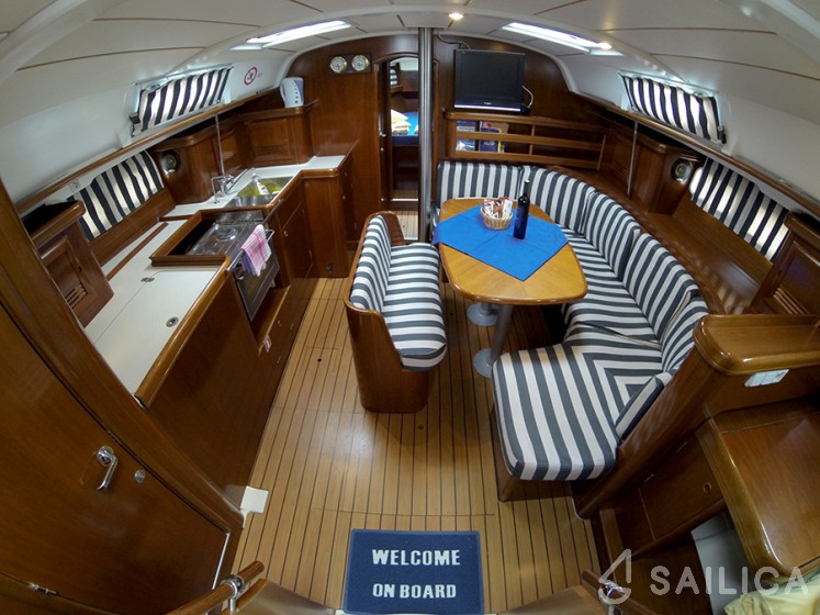 Oceanis 41.1 - Yacht Charter Sailica