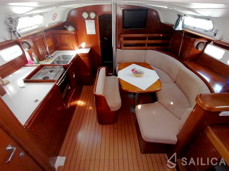 Oceanis 41.1 - Yacht Charter Sailica