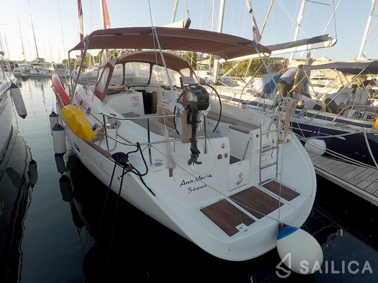 Oceanis 41.1 - Yacht Charter Sailica
