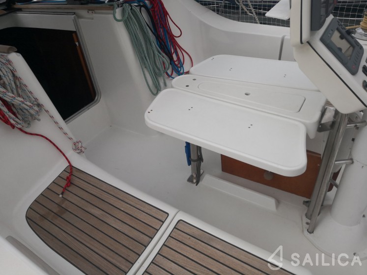 Beneteau 393 - Yacht Charter Sailica