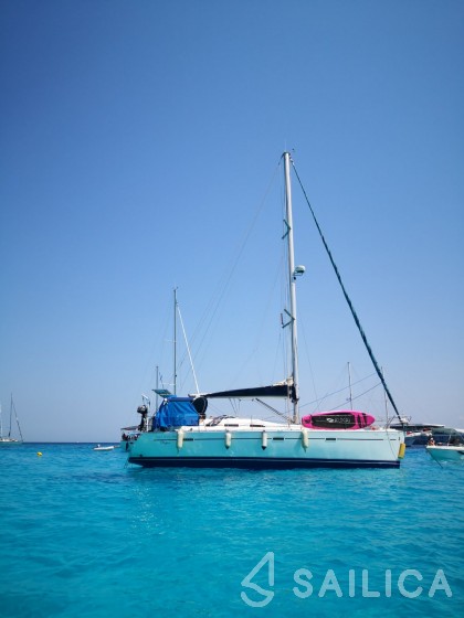 Beneteau 393 - Yacht Charter Sailica