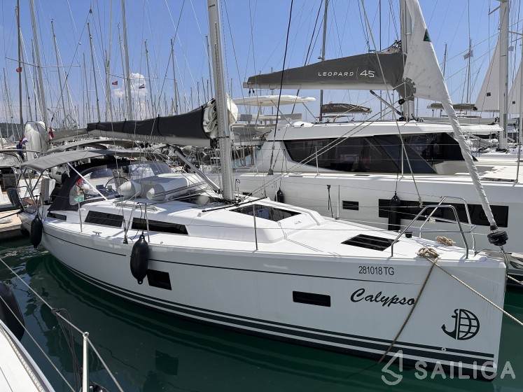 Hanse 388 - Yacht Charter Sailica