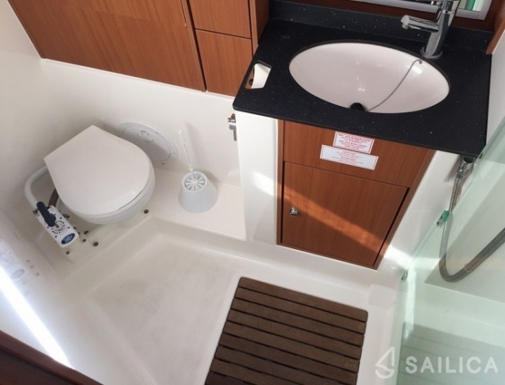 Bavaria Cruiser 40 - Yacht Charter Sailica