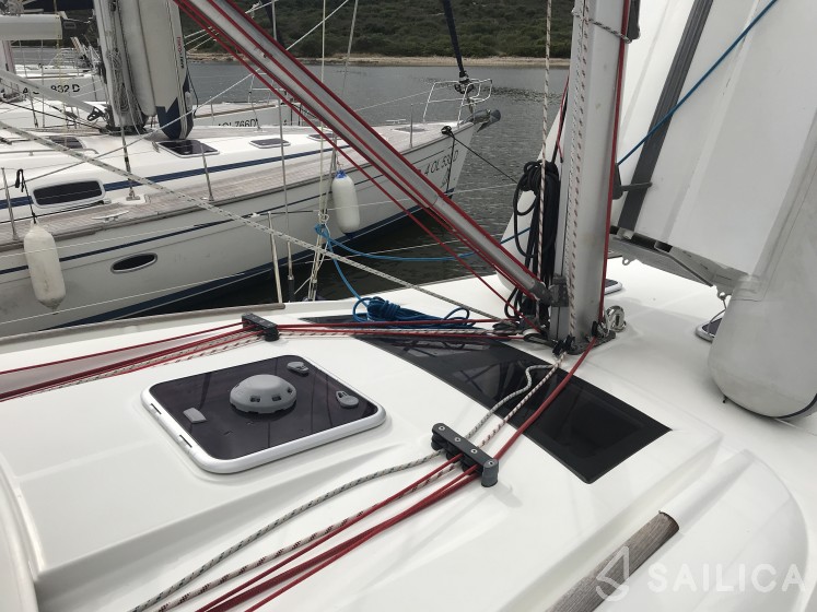 Oceanis 43 - Yacht Charter Sailica